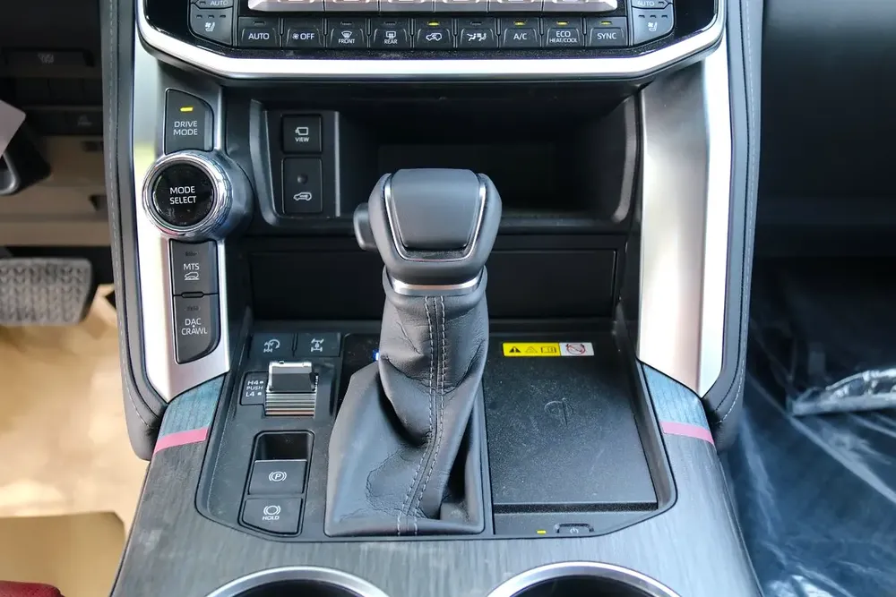 LAND CRUISER V6 3.5 HYBRID ZX-Z10 2026 - For Export - Image 10