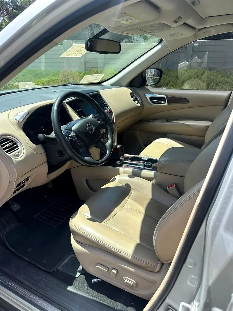 Nissan Pathfinder SV 2018 GCC 74000km only ,full option with leather sunroof  for sale . - Image 6