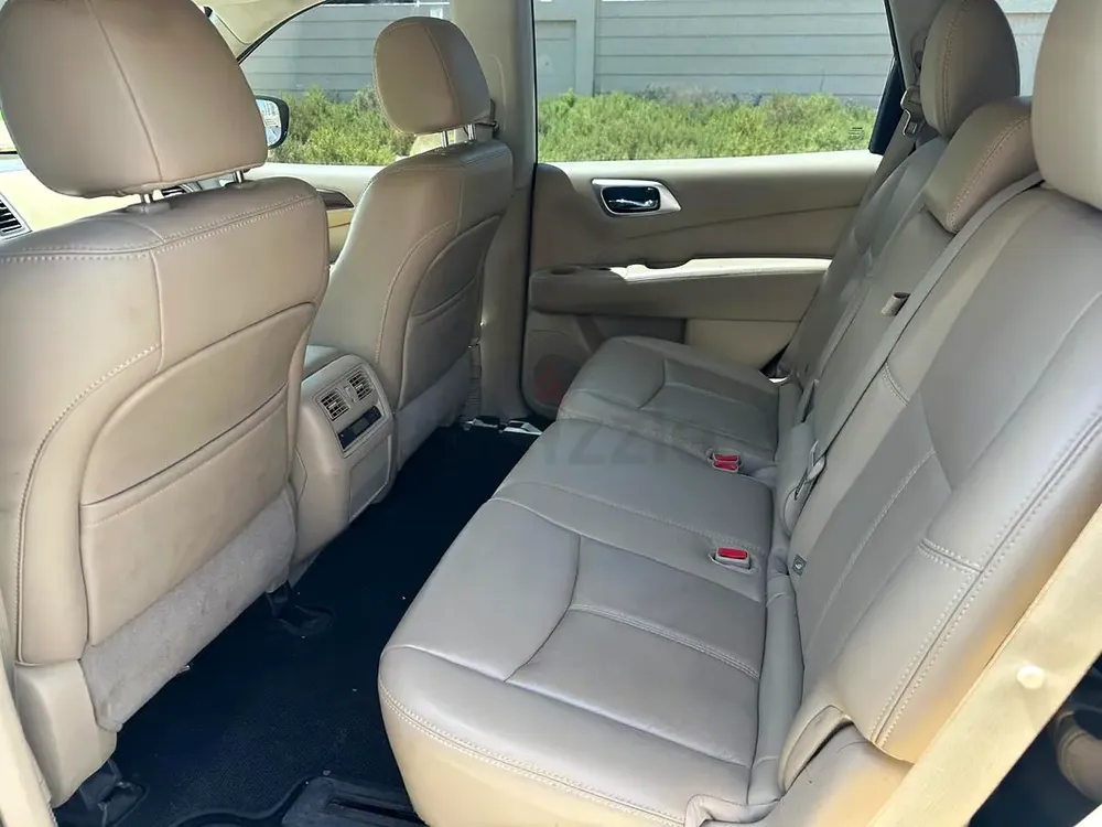 Nissan Pathfinder SV 2018 GCC 74000km only ,full option with leather sunroof  for sale . - Image 7