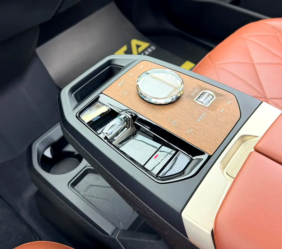 2022 BMW iX xDrive40, BMW Warranty+Service Contract+Full Service History, GCC - Image 18