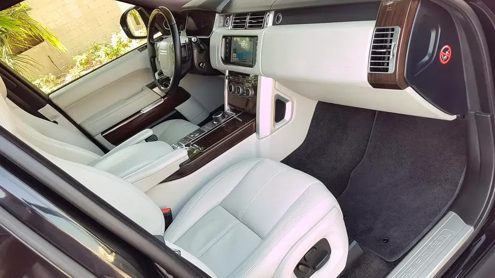 Beautiful Range Rover Vogue V8 “”Supercharged “”Fully Loaded “” GCC “” Free Accidents - Image 11