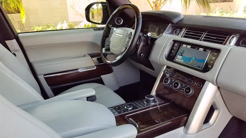 Beautiful Range Rover Vogue V8 “”Supercharged “”Fully Loaded “” GCC “” Free Accidents - Image 12