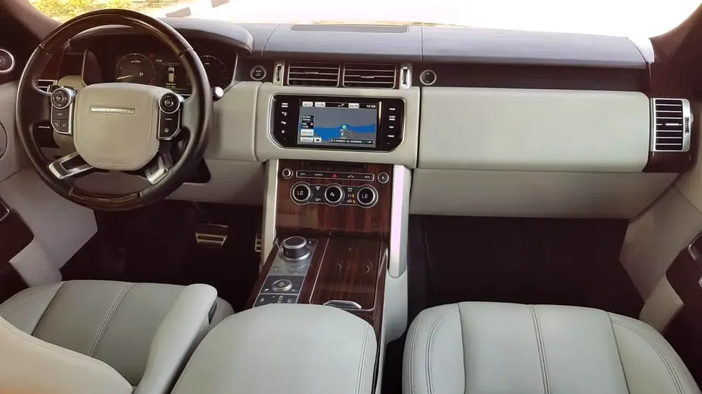 Beautiful Range Rover Vogue V8 “”Supercharged “”Fully Loaded “” GCC “” Free Accidents - Image 13