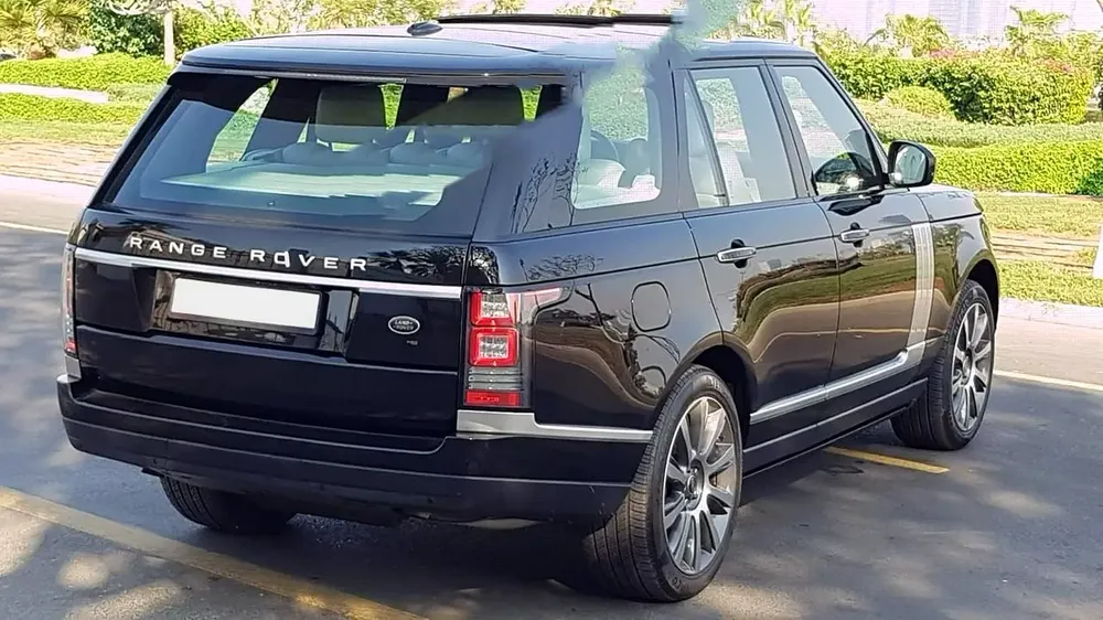 Beautiful Range Rover Vogue V8 “”Supercharged “”Fully Loaded “” GCC “” Free Accidents - Image 4