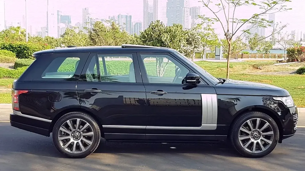 Beautiful Range Rover Vogue V8 “”Supercharged “”Fully Loaded “” GCC “” Free Accidents - Image 6