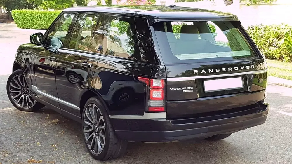 Beautiful Range Rover Vogue V8 “”Supercharged “”Fully Loaded “” GCC “” Free Accidents - Image 8
