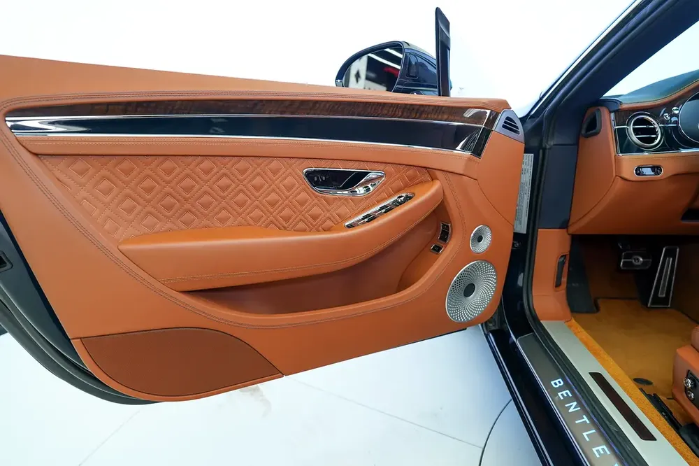 WARRANTY TILL SEPT 2026 | GTC V8 | BLUE/TAN - Image 6