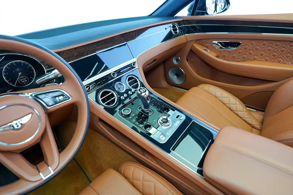 WARRANTY TILL SEPT 2026 | GTC V8 | BLUE/TAN - Image 9