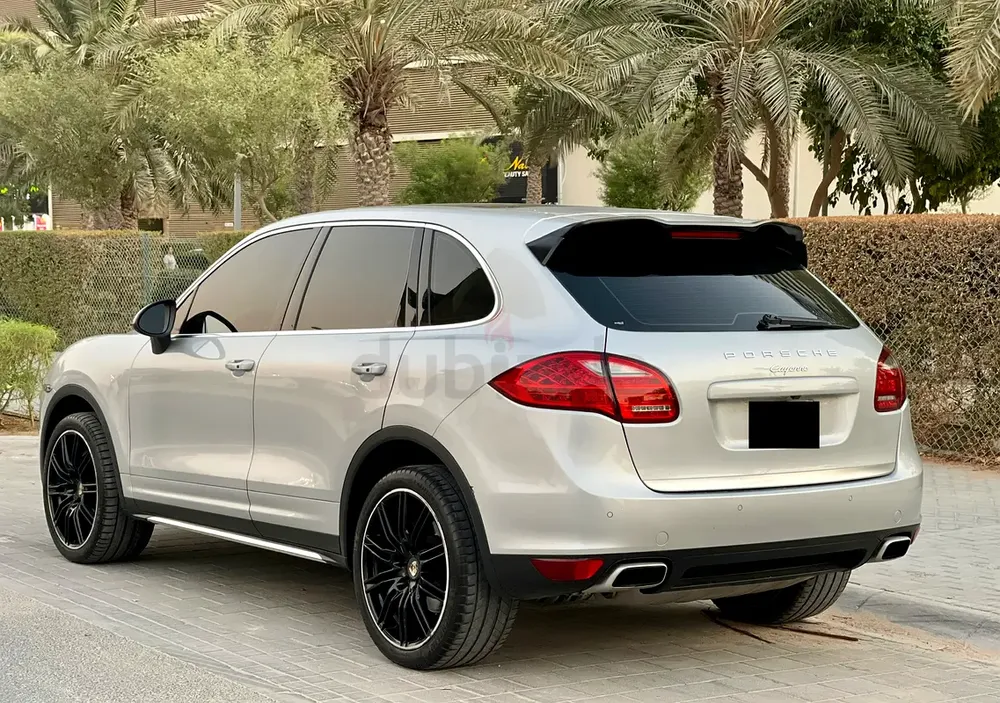 Porsche Cayenne Platinum Full Option GCC | Agency service - Image 14