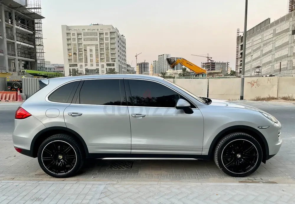 Porsche Cayenne Platinum Full Option GCC | Agency service - Image 5