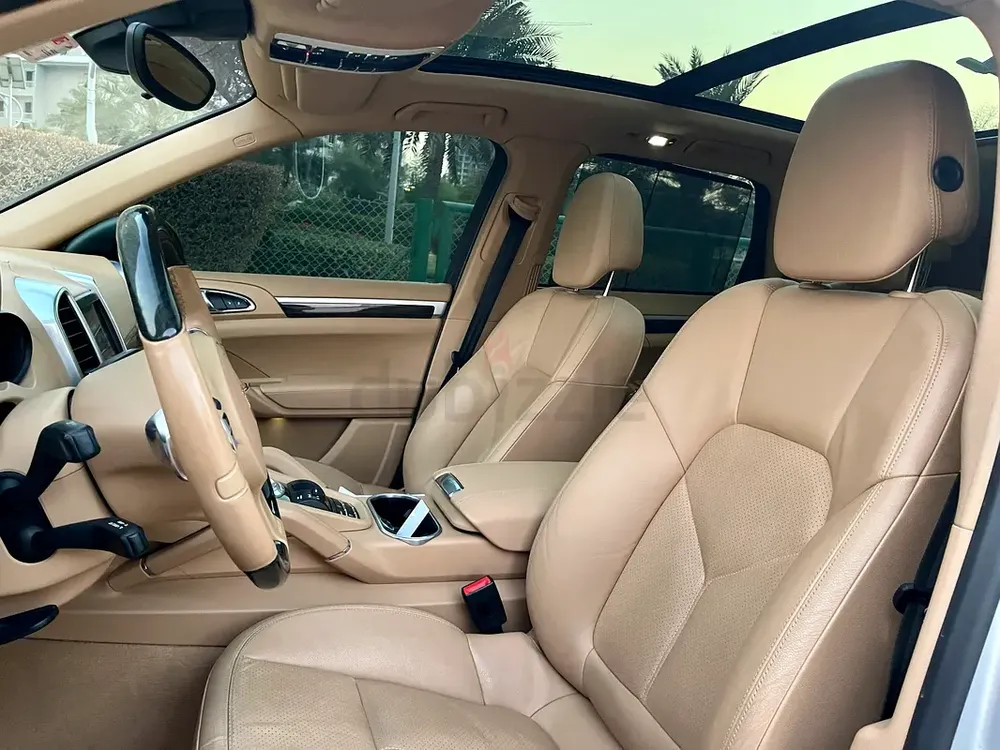 Porsche Cayenne Platinum Full Option GCC | Agency service - Image 8
