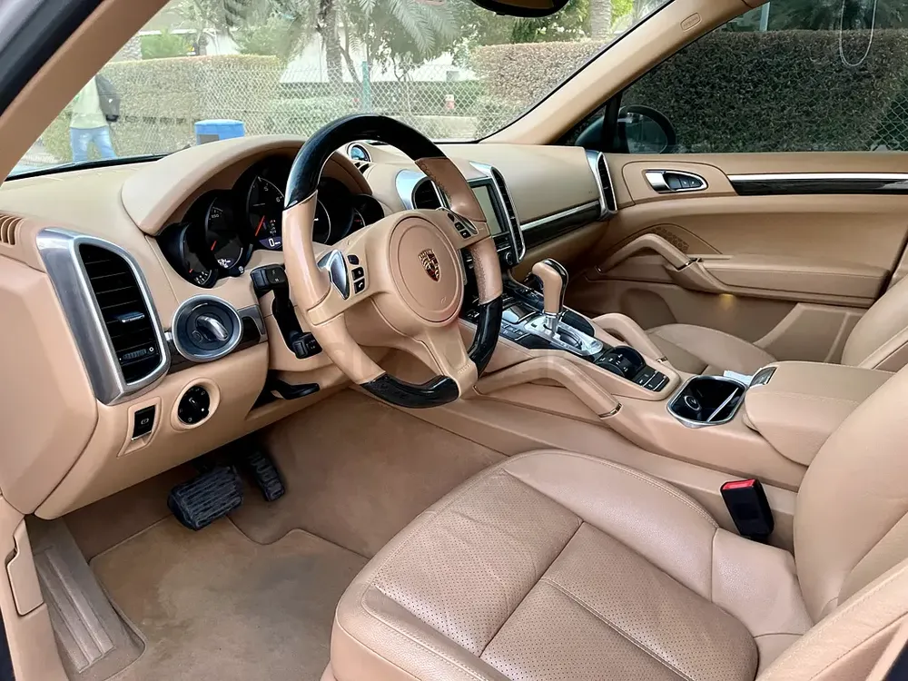 Porsche Cayenne Platinum Full Option GCC | Agency service - Image 9