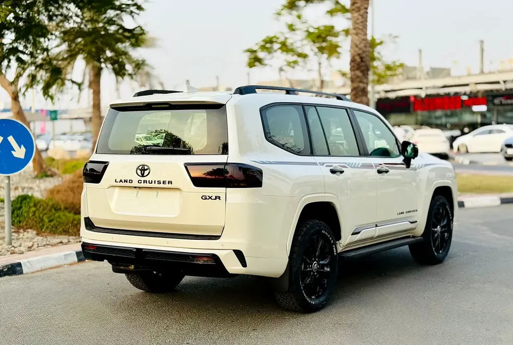 Toyota Land Cruiser GXR 4.0L Special Black Edition 2026 GCC Specs Brand New! - Image 5