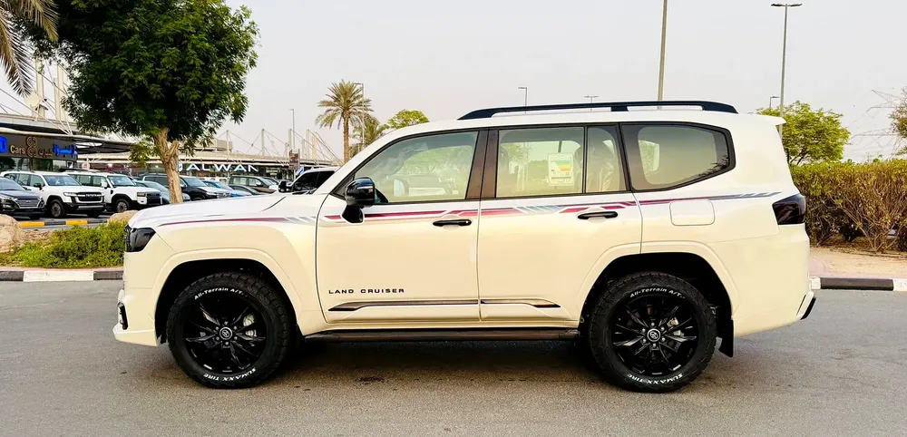 Toyota Land Cruiser GXR 4.0L Special Black Edition 2026 GCC Specs Brand New! - Image 8