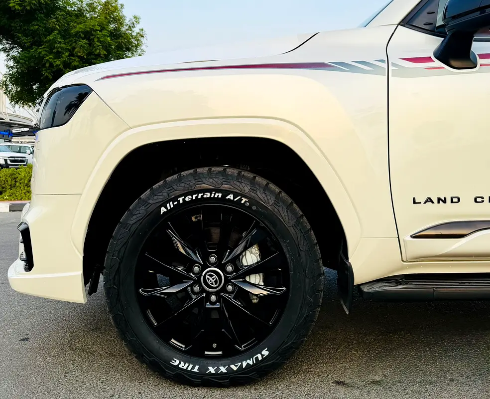 Toyota Land Cruiser GXR 4.0L Special Black Edition 2026 GCC Specs Brand New! - Image 9