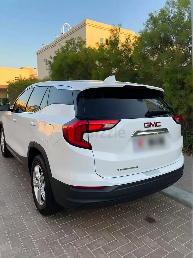 GMC Terrain SLE 2019 GCC Specs with Agency service maintained vehicle, Single owner 2 keys - Image 4