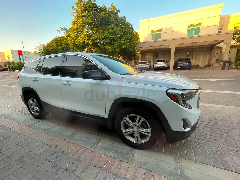 GMC Terrain SLE 2019 GCC Specs with Agency service maintained vehicle, Single owner 2 keys - Image 5