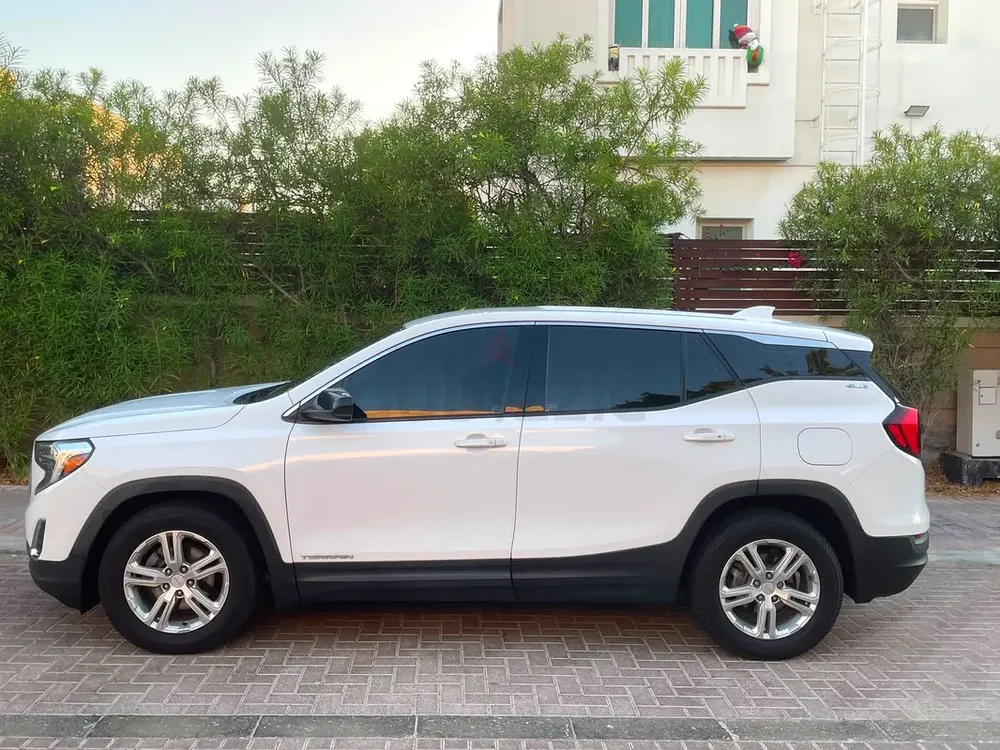 GMC Terrain SLE 2019 GCC Specs with Agency service maintained vehicle, Single owner 2 keys - Image 6