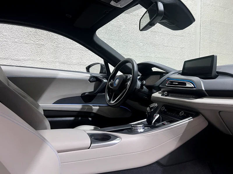 i8 COUPE -- LOW KM’S -- IMMACULATE CONDITION - Image 9