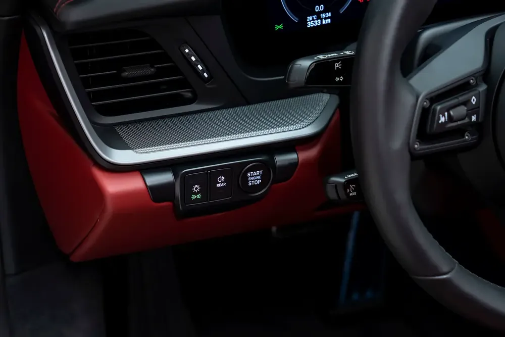 GCC SPECS AL NABOODAH WARRANTY - 2025 PORSCHE 911 CARRERA CABRIOLET - BOSE - SURROUND VIEW - Image 10