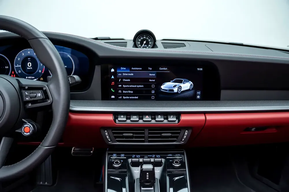 GCC SPECS AL NABOODAH WARRANTY - 2025 PORSCHE 911 CARRERA CABRIOLET - BOSE - SURROUND VIEW - Image 12