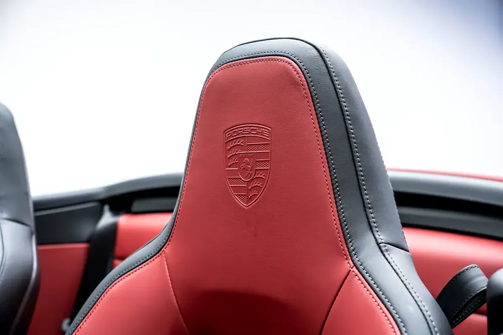 GCC SPECS AL NABOODAH WARRANTY - 2025 PORSCHE 911 CARRERA CABRIOLET - BOSE - SURROUND VIEW - Image 16