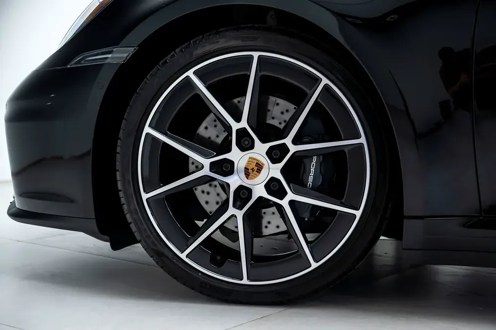 GCC SPECS AL NABOODAH WARRANTY - 2025 PORSCHE 911 CARRERA CABRIOLET - BOSE - SURROUND VIEW - Image 8