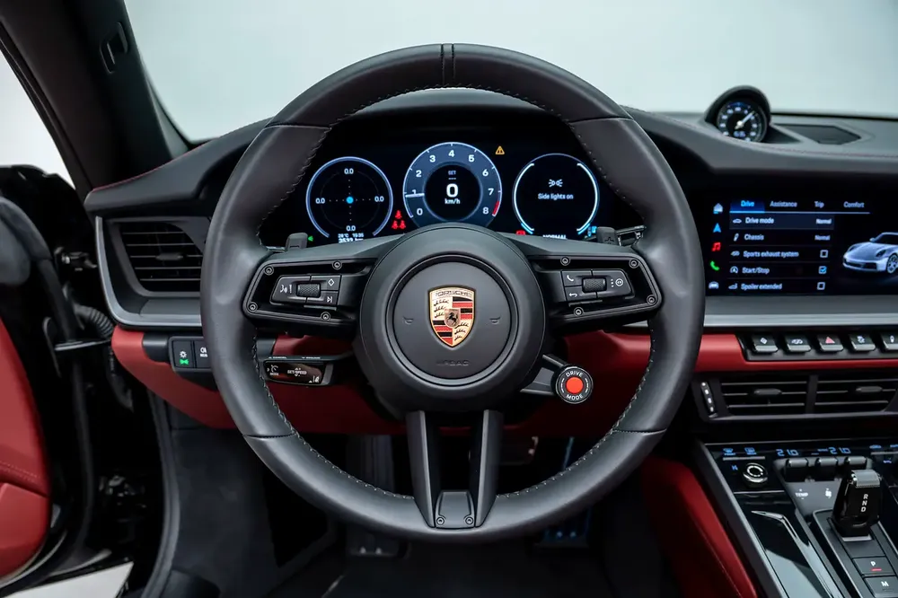 GCC SPECS AL NABOODAH WARRANTY - 2025 PORSCHE 911 CARRERA CABRIOLET - BOSE - SURROUND VIEW - Image 9