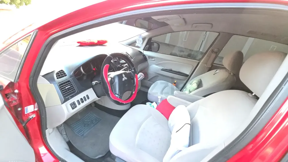Mitsubishi Grandis 2010 GCC Lady Driven 2nd Owner Accident Free Well Maintained - Image 9