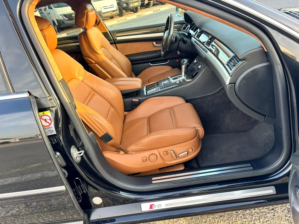 SUPER CLEAN AND POWERFULL V10 Audi S8 4.0 TFSI quattro, JAPAN IMPORTED - Image 10
