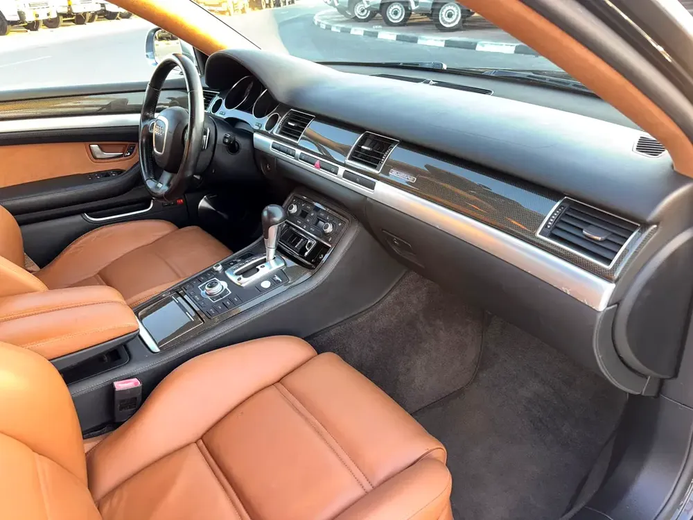 SUPER CLEAN AND POWERFULL V10 Audi S8 4.0 TFSI quattro, JAPAN IMPORTED - Image 11