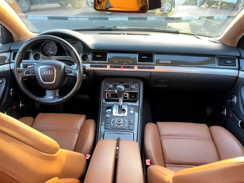 SUPER CLEAN AND POWERFULL V10 Audi S8 4.0 TFSI quattro, JAPAN IMPORTED - Image 12
