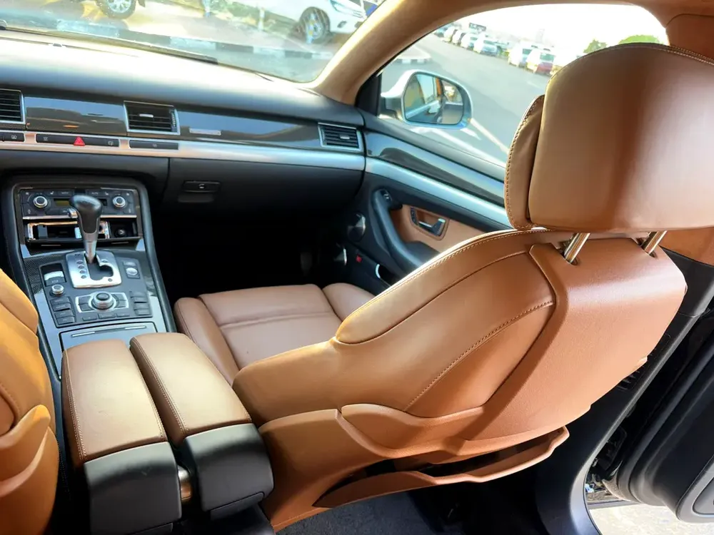 SUPER CLEAN AND POWERFULL V10 Audi S8 4.0 TFSI quattro, JAPAN IMPORTED - Image 13