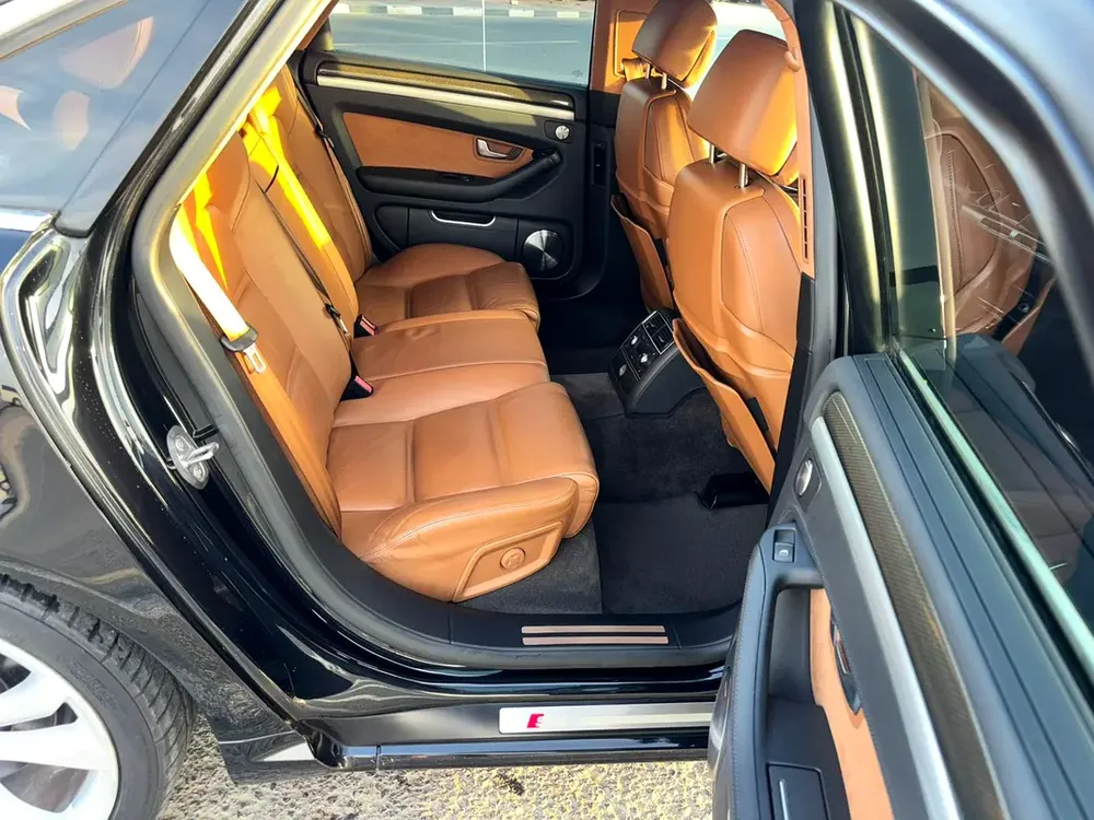 SUPER CLEAN AND POWERFULL V10 Audi S8 4.0 TFSI quattro, JAPAN IMPORTED - Image 15