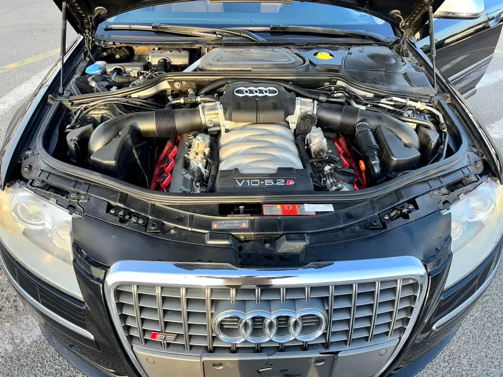 SUPER CLEAN AND POWERFULL V10 Audi S8 4.0 TFSI quattro, JAPAN IMPORTED - Image 17