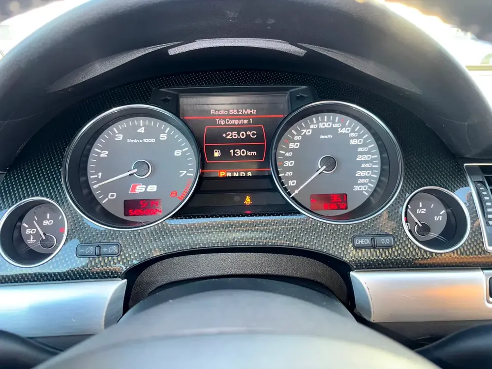 SUPER CLEAN AND POWERFULL V10 Audi S8 4.0 TFSI quattro, JAPAN IMPORTED - Image 18