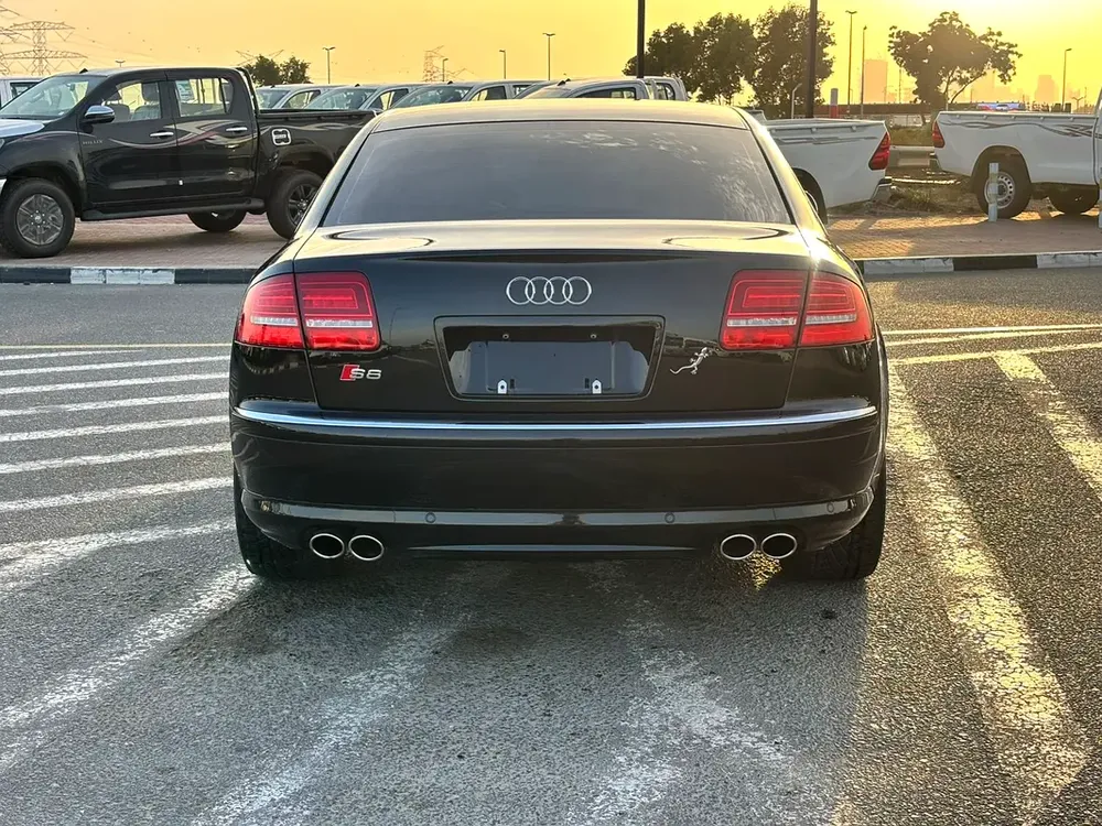 SUPER CLEAN AND POWERFULL V10 Audi S8 4.0 TFSI quattro, JAPAN IMPORTED - Image 4