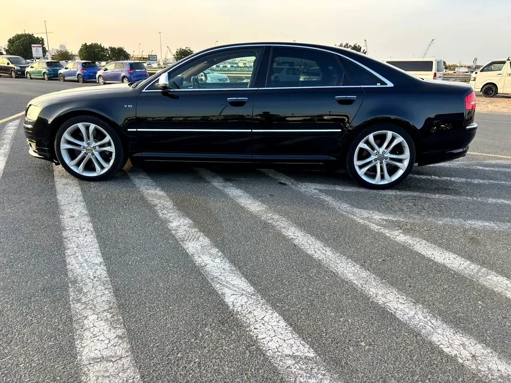 SUPER CLEAN AND POWERFULL V10 Audi S8 4.0 TFSI quattro, JAPAN IMPORTED - Image 7