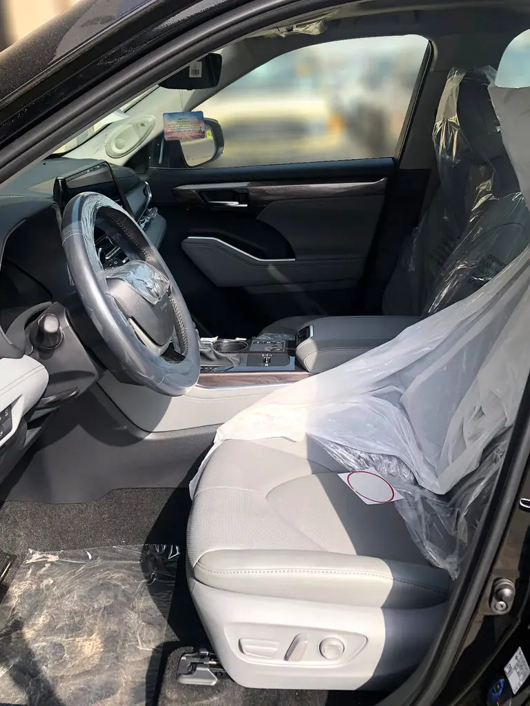 2026 Toyota Highlander Limited 2.5L AT Hybrid - Image 6