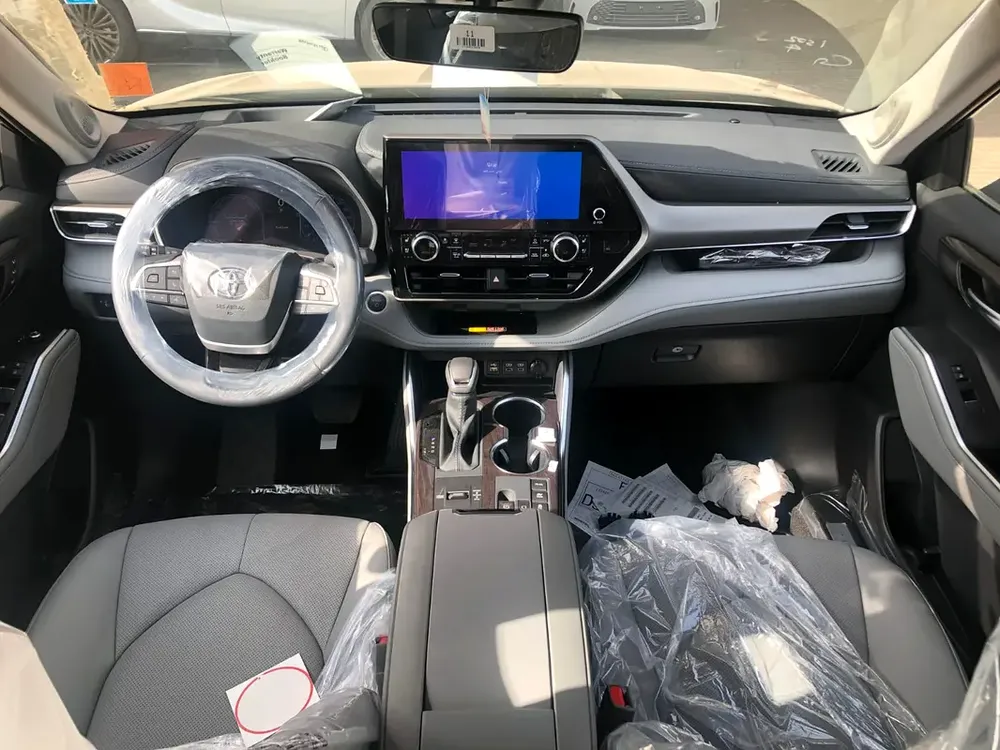 2026 Toyota Highlander Limited 2.5L AT Hybrid - Image 8