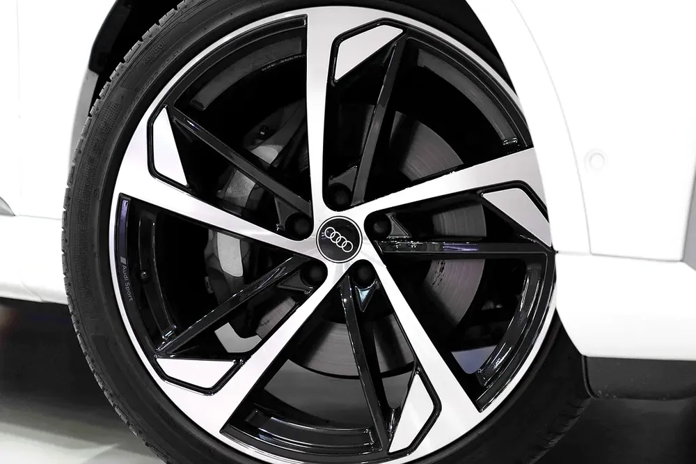 Audi Q7 55 TFSI Quattro S line 2023 With warranty and service contract - Image 10