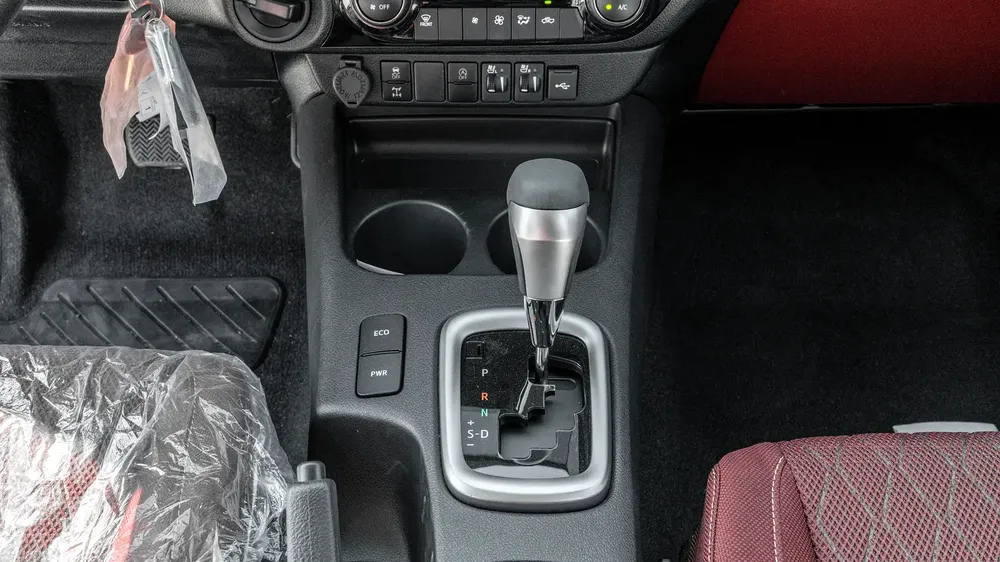 2026 Toyota Hilux SGLX 2.8L AT Diesel (White-Red) - Image 16