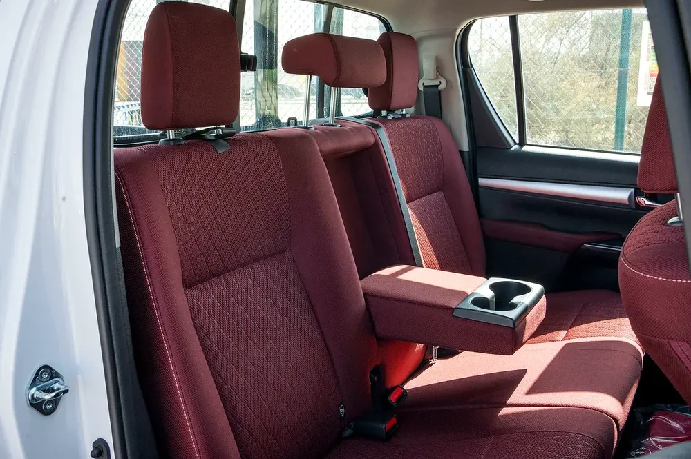 2026 Toyota Hilux SGLX 2.8L AT Diesel (White-Red) - Image 19