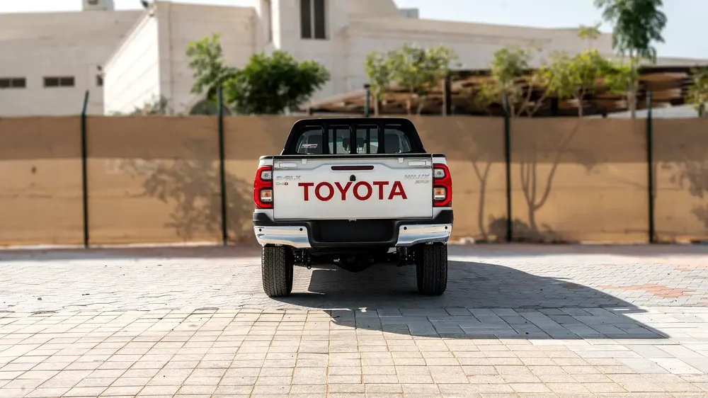 2026 Toyota Hilux SGLX 2.8L AT Diesel (White-Red) - Image 5