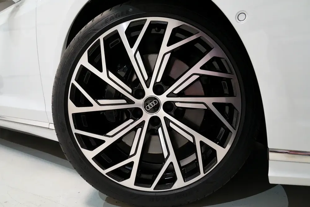 Audi A8L 55 TFSI Quattro - 2023 - Image 12