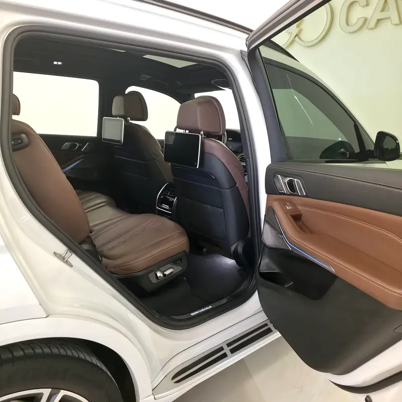 AED 2491 PM | BMW X7 50i INDIVIDUAL 2019 | HIGH SPECS | PRISTINE CONDITION | 1 YEAR WARRANTY | GCC - Image 17