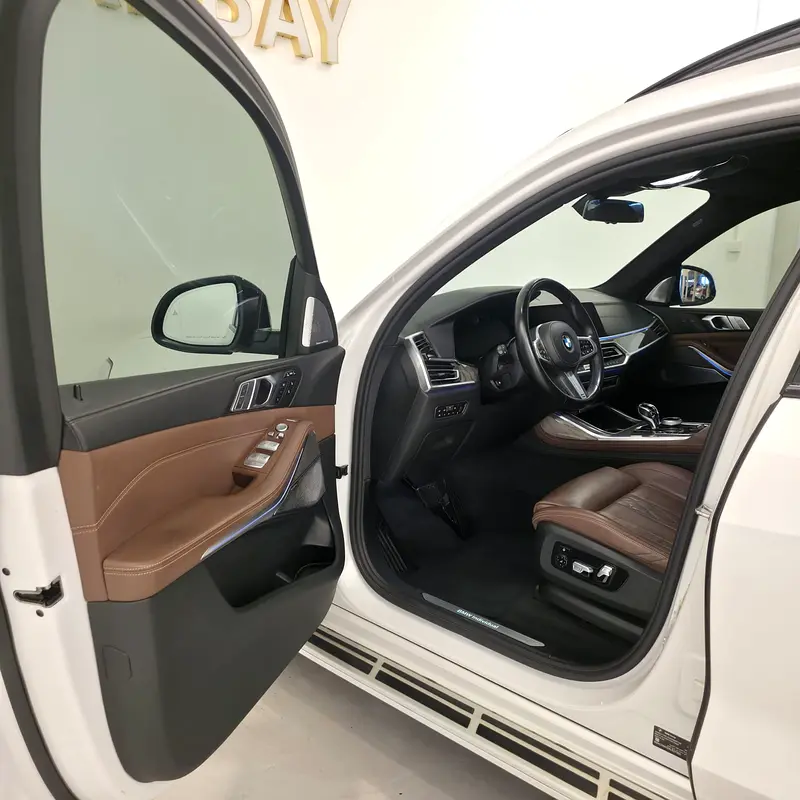 AED 2491 PM | BMW X7 50i INDIVIDUAL 2019 | HIGH SPECS | PRISTINE CONDITION | 1 YEAR WARRANTY | GCC - Image 9