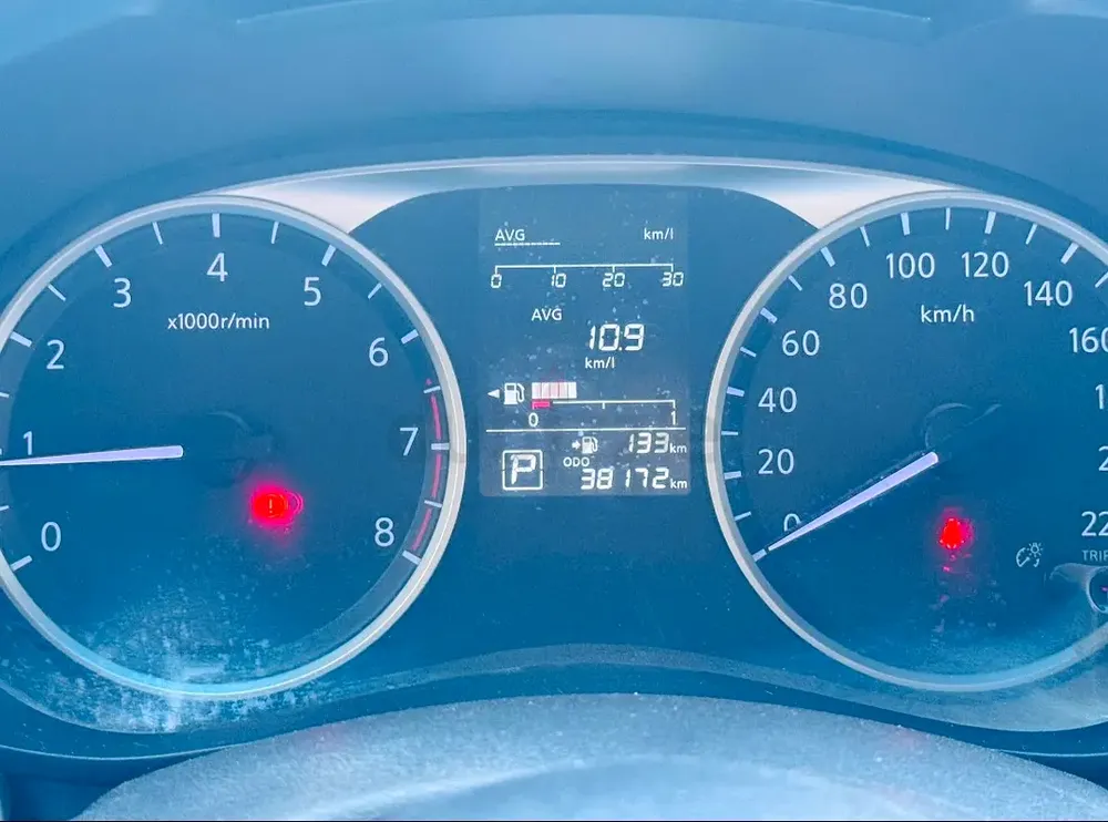 Nissan Sunny SV 2024, GCC specs, Gray, low Mileage, very clean and Economical. - Image 11