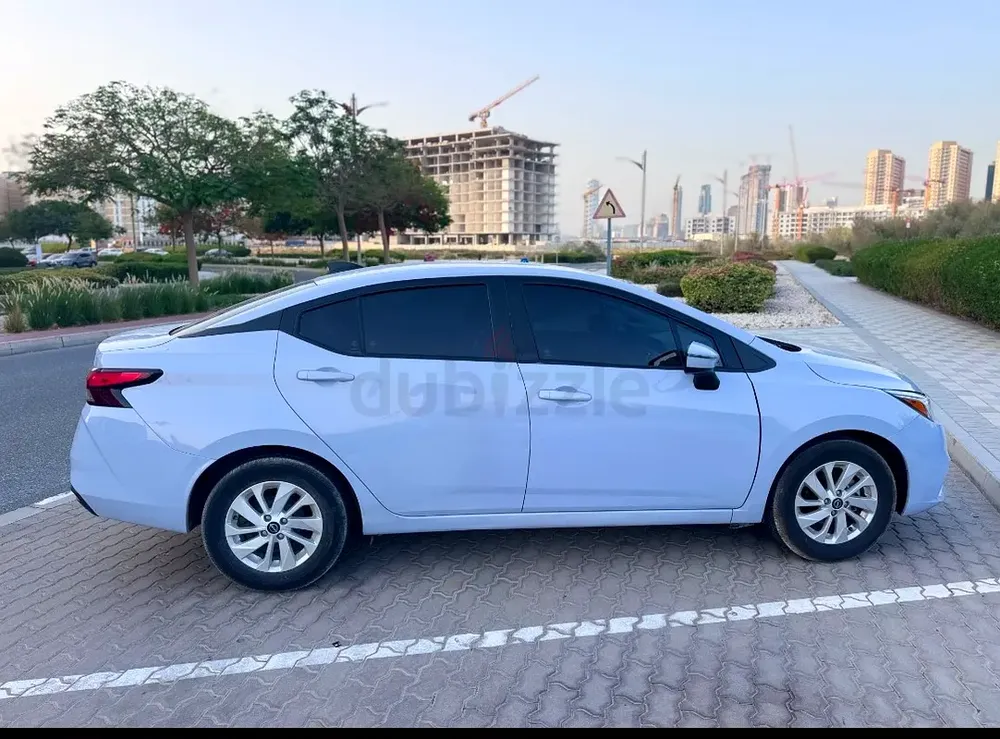 Nissan Sunny SV 2024, GCC specs, Gray, low Mileage, very clean and Economical. - Image 5