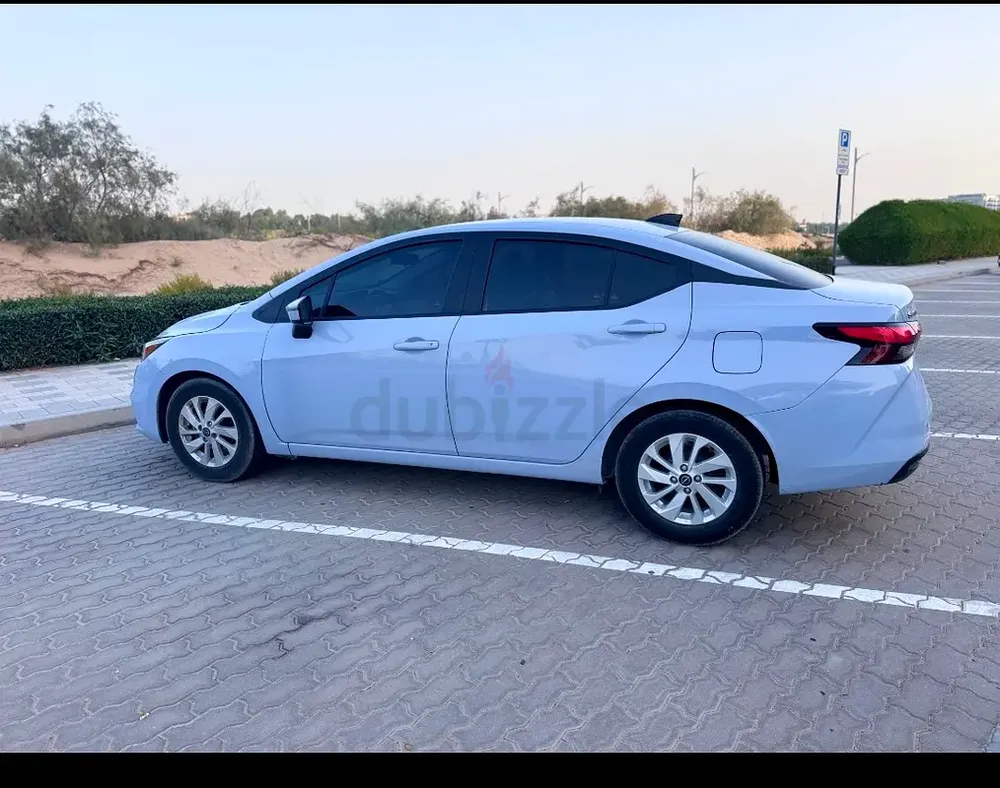 Nissan Sunny SV 2024, GCC specs, Gray, low Mileage, very clean and Economical. - Image 6